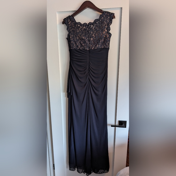 Women's Long Dress - Picture 5 of 8